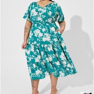 NWT Torrid Tea Length Studio Crepe De Chine Tie Neck Tiered Dress Size 2X